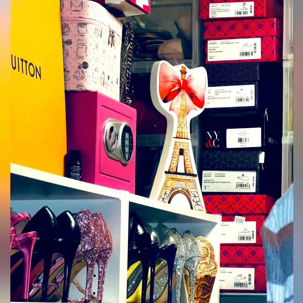 Closet decor: Eiffel Tower Parisian closet vibes Bow pink aesthetic